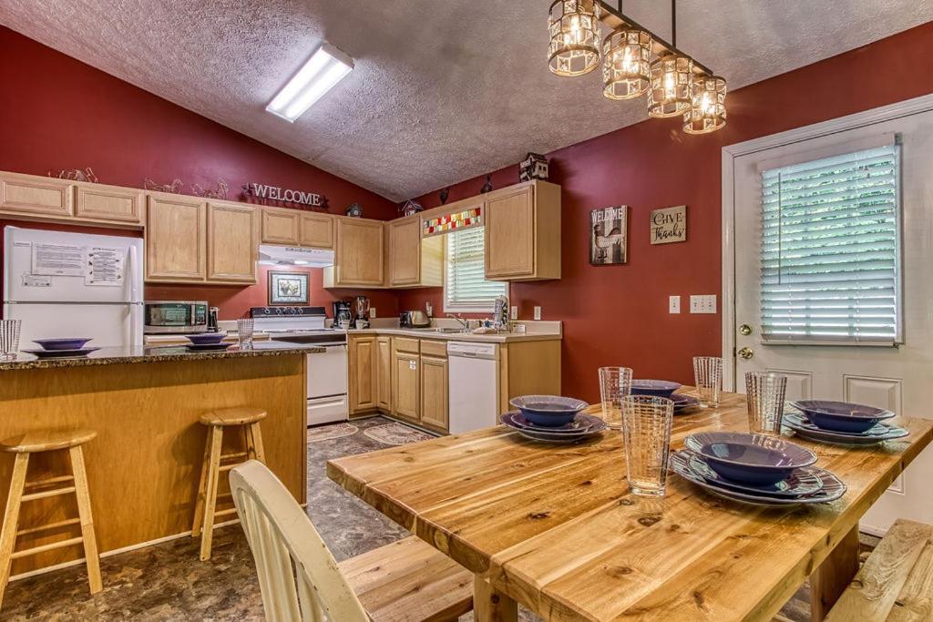 River Song, Near River, Hot Tub, Foosball, Wifi 1089 Free Tickets Each Paid Day, Dollywood And More Sevierville Dış mekan fotoğraf