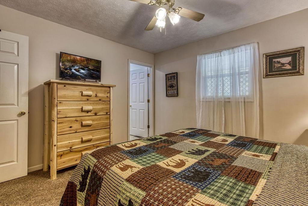 River Song, Near River, Hot Tub, Foosball, Wifi 1089 Free Tickets Each Paid Day, Dollywood And More Sevierville Dış mekan fotoğraf