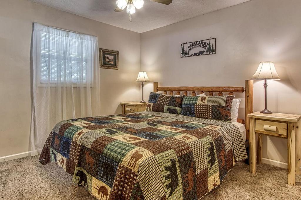 River Song, Near River, Hot Tub, Foosball, Wifi 1089 Free Tickets Each Paid Day, Dollywood And More Sevierville Dış mekan fotoğraf
