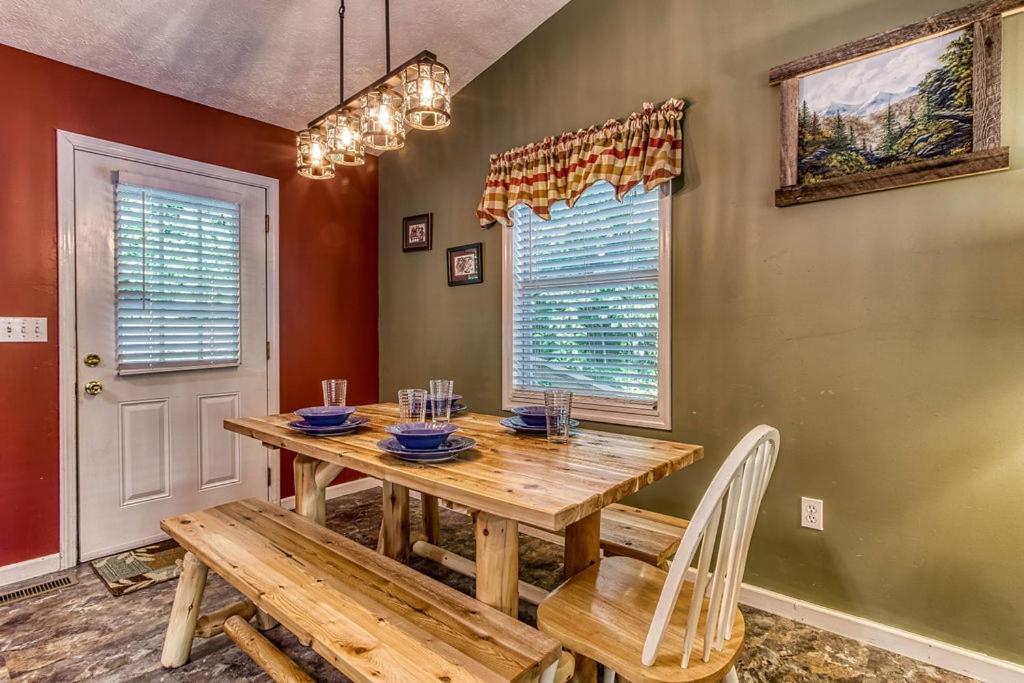 River Song, Near River, Hot Tub, Foosball, Wifi 1089 Free Tickets Each Paid Day, Dollywood And More Sevierville Dış mekan fotoğraf